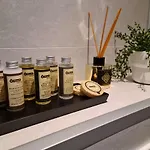 Bright And Modern 2-Bedroom Apartment, Near City Center, Best Location