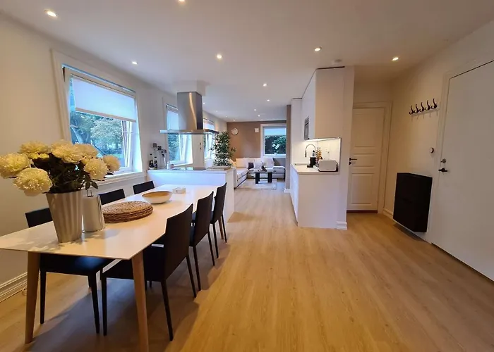Bright And Modern 2-Bedroom Apartment, Near City Center, Best Location